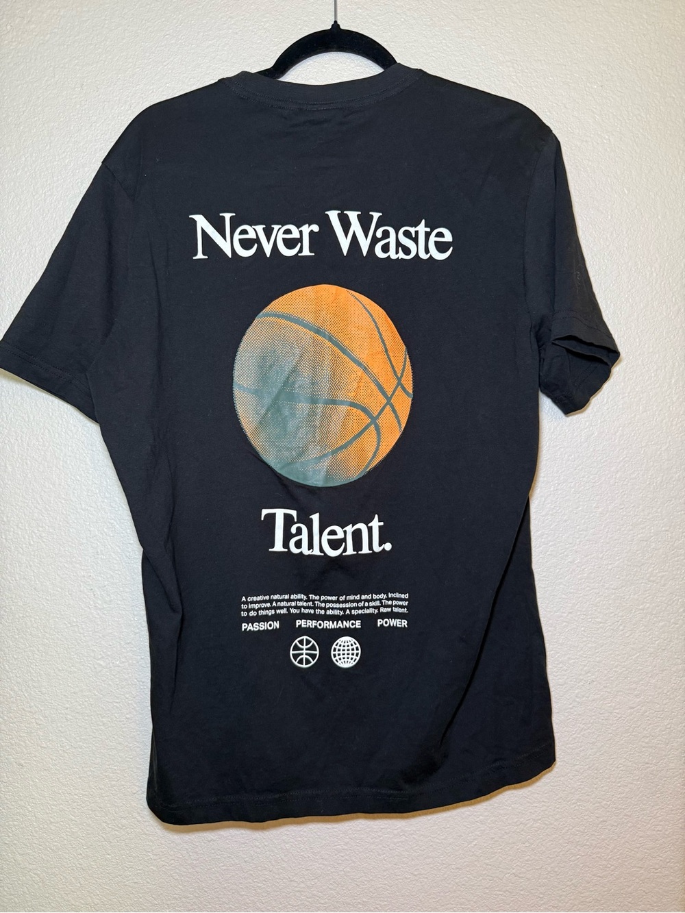 H&M Black Short Sleeve Tee with Small Mint Graphic Size Large